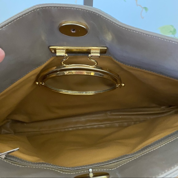 Vintage Lou Taylor Handbag with Mirror and Coin Purse - Picture 8 of 16